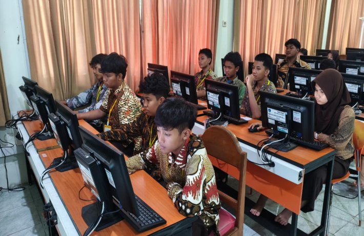 Try Out TKA Hari Ke-2 SMP Negeri 45 Surabaya